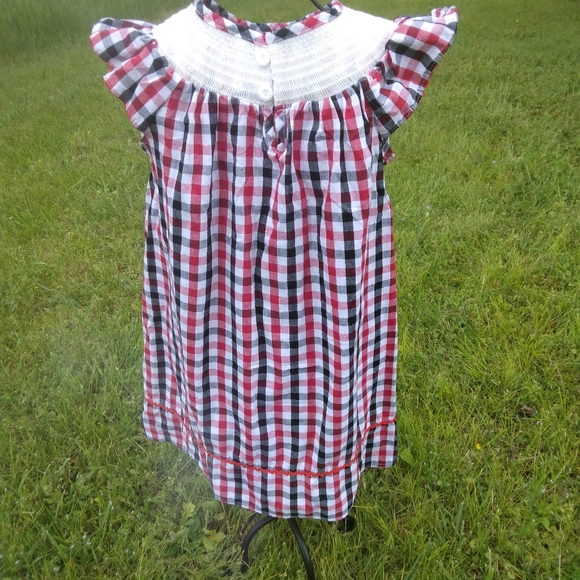 Embroidered dresses - Picture 3 of 4